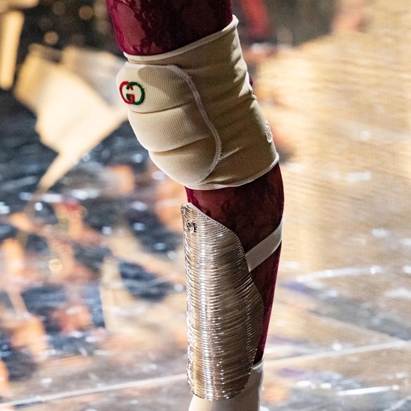 Gucci GG Logo Runway Knee pads - Picture 1 of 6